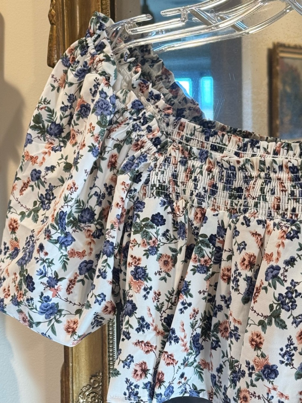 Altar’d State Floral Puff Sleeve Crop top - NWOT